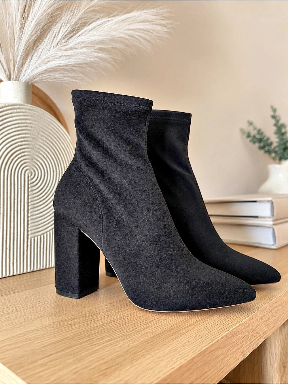 Black Pointed-Toe Heeled Ankle Boots Suede Like New
